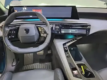 Photo 7 Peugeot 5008  Hybrid 136 e-DCS6