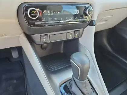 Photo 98 Toyota Yaris  Hybride 116h