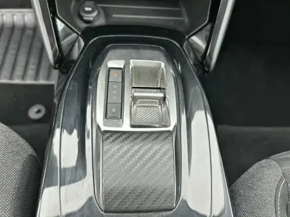 Photo 13 Peugeot 208  Electrique 50 kWh 136ch