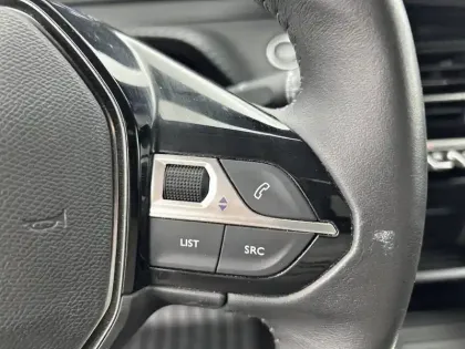 Photo 22 Peugeot 208  Electrique 50 kWh 136ch