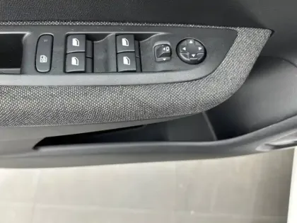 Photo 14 Peugeot 208  Electrique 50 kWh 136ch