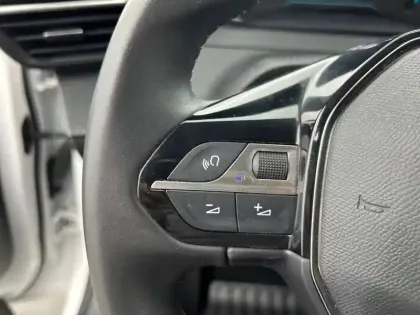 Photo 21 Peugeot 208  Electrique 50 kWh 136ch