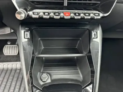 Photo 20 Peugeot 208  Electrique 50 kWh 136ch