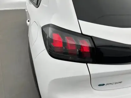 Photo 16 Peugeot 208  Electrique 50 kWh 136ch