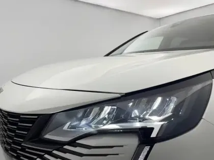 Photo 101 Peugeot 3008  Hybrid 225 e-EAT8