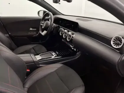 Photo 25 Mercedes Classe A  200 d 8G-DCT