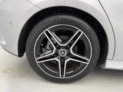 Photo 18 Mercedes Classe A  200 d 8G-DCT