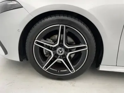 Photo 17 Mercedes Classe A  200 d 8G-DCT