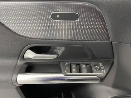 Photo 48 Mercedes GLA  200 7G-DCT