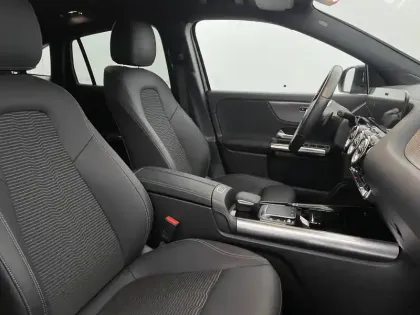 Photo 49 Mercedes GLA  200 7G-DCT