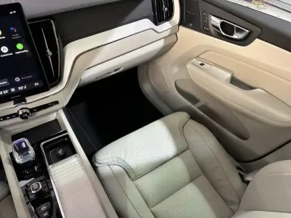 Photo 8 Volvo Xc60  T8 AWD Hybride rechargeable 310 ch+145 ch Geartronic 8