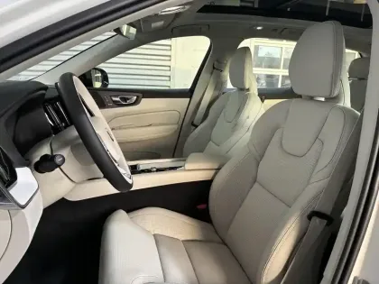 Photo 15 Volvo Xc60  T8 AWD Hybride rechargeable 310 ch+145 ch Geartronic 8