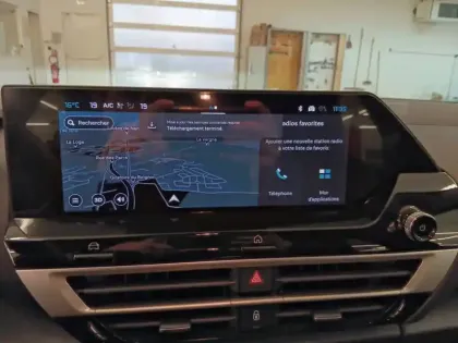 Photo 14 Citroën C4  Hybride 145 e-DCS6