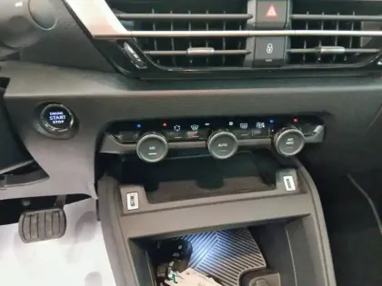 Photo 18 Citroën C4  Hybride 145 e-DCS6