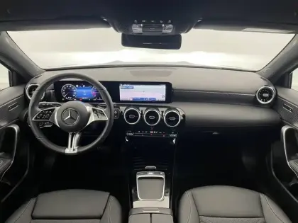 Photo 24 Mercedes Classe A  180 d 8G-DCT