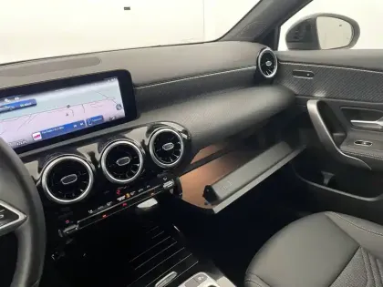 Photo 65 Mercedes Classe A  180 d 8G-DCT