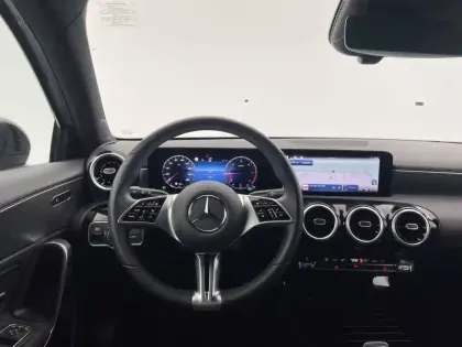 Photo 54 Mercedes Classe A  180 d 8G-DCT