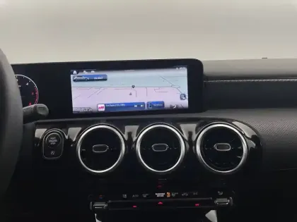 Photo 20 Mercedes Classe A  180 d 8G-DCT