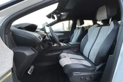 Photo 8 Peugeot 3008  Hybrid4 300 e-EAT8