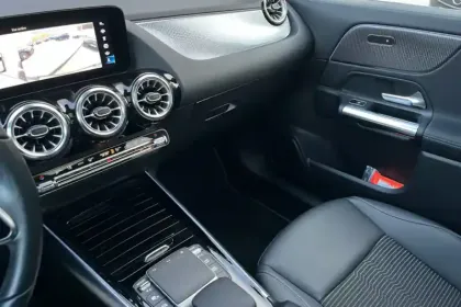 Photo 24 Mercedes GLA  200 d 8G-DCT