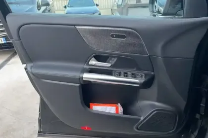 Photo 20 Mercedes GLA  200 d 8G-DCT