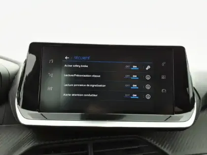 Photo 28 Peugeot 208  PureTech 75 S&S BVM5