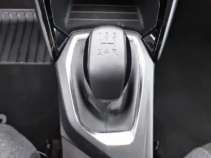 Photo 13 Peugeot 208  PureTech 75 S&S BVM5