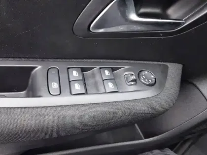 Photo 17 Peugeot 208  PureTech 75 S&S BVM5