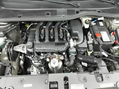 Photo 14 Peugeot 208  PureTech 75 S&S BVM5