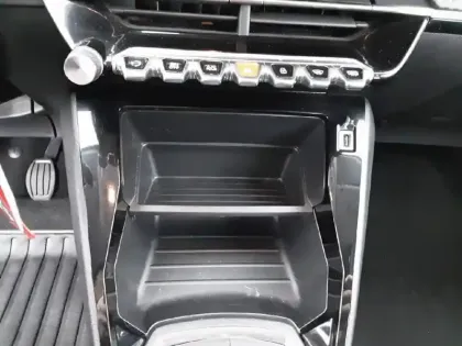 Photo 20 Peugeot 208  PureTech 75 S&S BVM5