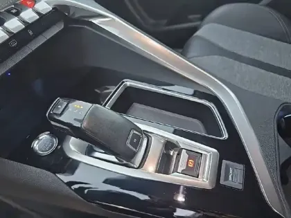 Photo 13 Peugeot 3008  Puretech 130ch S&S EAT8