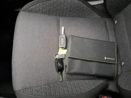 Photo 80 Renault Clio Gén. V (BJA) Ph1 Business Réversible 5