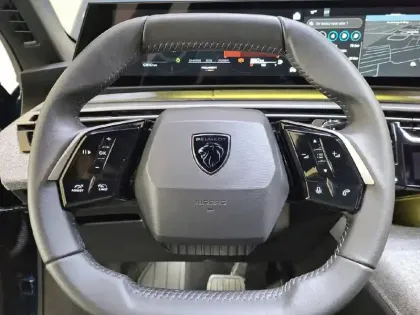 Photo 8 Peugeot 5008  Hybrid 136 e-DCS6