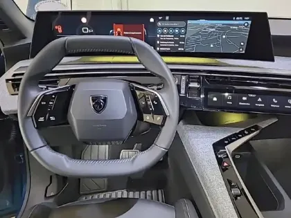 Photo 7 Peugeot 5008  Hybrid 136 e-DCS6