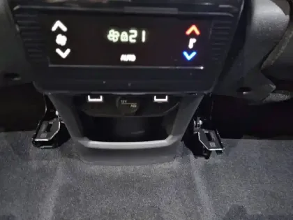 Photo 52 Peugeot 5008  Hybrid 136 e-DCS6