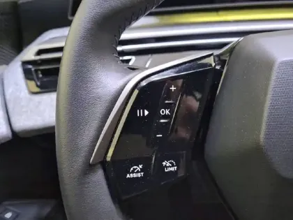 Photo 61 Peugeot 5008  Hybrid 136 e-DCS6
