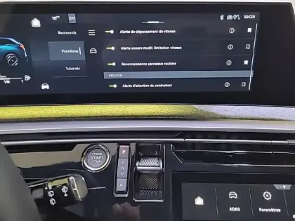 Photo 23 Peugeot 5008  Hybrid 136 e-DCS6