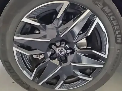 Photo 12 Peugeot 5008  Hybrid 136 e-DCS6