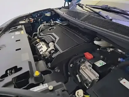 Photo 14 Peugeot 5008  Hybrid 136 e-DCS6