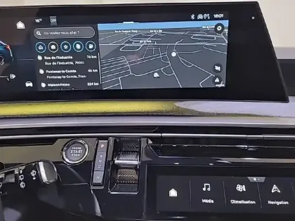 Photo 18 Peugeot 5008  Hybrid 136 e-DCS6