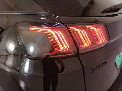 Photo 16 Peugeot 3008  Hybrid4 300 e-EAT8