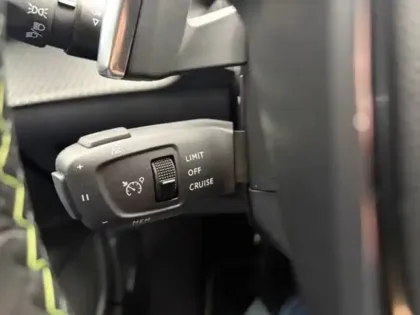 Photo 14 Peugeot 2008  Hybrid 145 e-DCS6