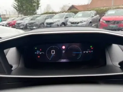 Photo 17 Peugeot 2008  Hybrid 145 e-DCS6