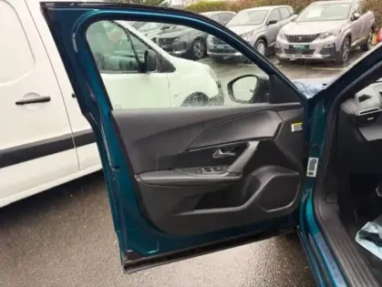 Photo 13 Peugeot 2008  Hybrid 145 e-DCS6