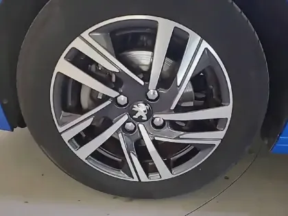 Photo 12 Peugeot 208  PureTech 100 S&S BVM6