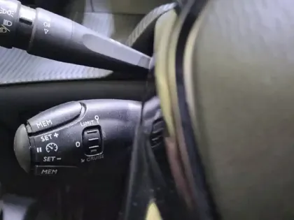 Photo 27 Peugeot 208  PureTech 100 S&S BVM6