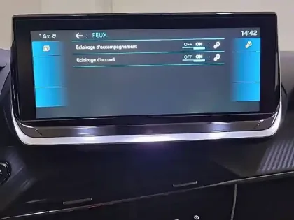 Photo 23 Peugeot 208  PureTech 100 S&S BVM6