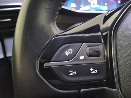 Photo 28 Peugeot 208  PureTech 100 S&S BVM6