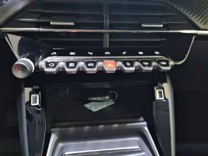 Photo 25 Peugeot 208  PureTech 100 S&S BVM6