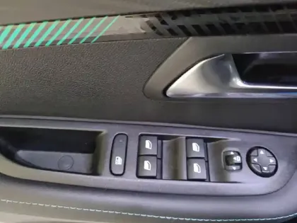 Photo 31 Peugeot 208  PureTech 100 S&S BVM6